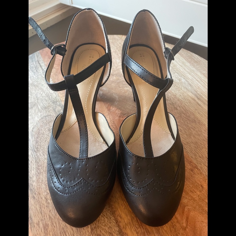 Naturalizer Borrow pumps